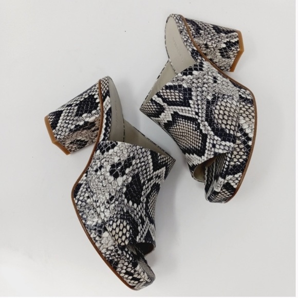 Vince Wyatt Platform Sandals sz 9 in snakeskin python print - Picture 2 of 6